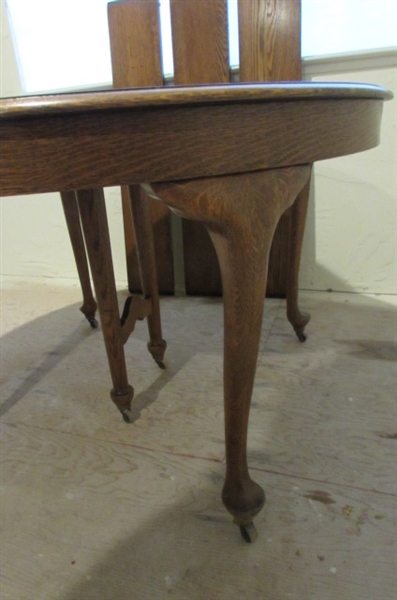 ANTIQUE OAK DINING TABLE WITH EXTENSIONS