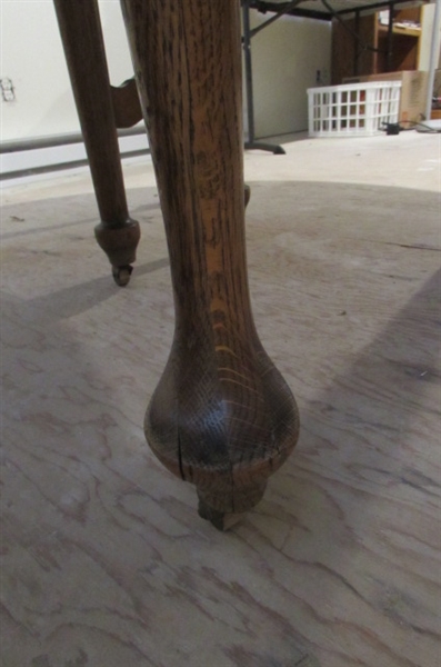 ANTIQUE OAK DINING TABLE WITH EXTENSIONS