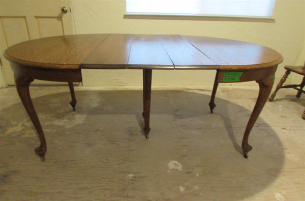 ANTIQUE OAK DINING TABLE WITH EXTENSIONS