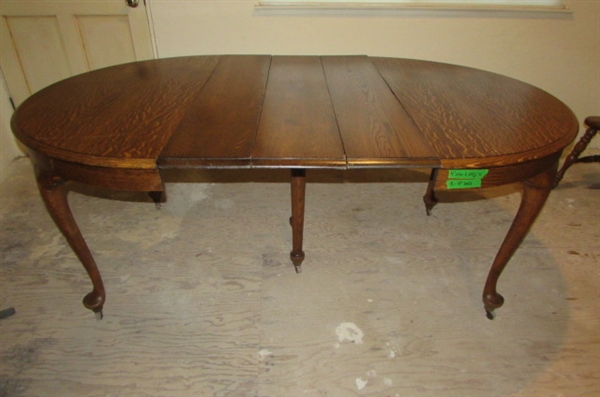 ANTIQUE OAK DINING TABLE WITH EXTENSIONS