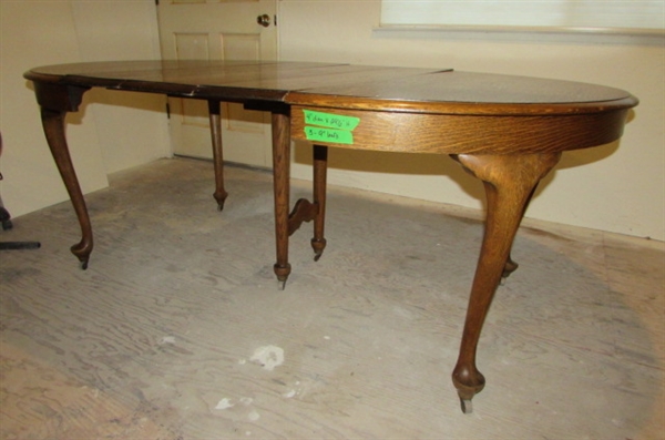 ANTIQUE OAK DINING TABLE WITH EXTENSIONS