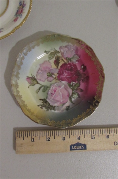 UNIQUE VINTAGE PORCELAIN PIECE & A VARIETY OF DECORATIVE PLATES