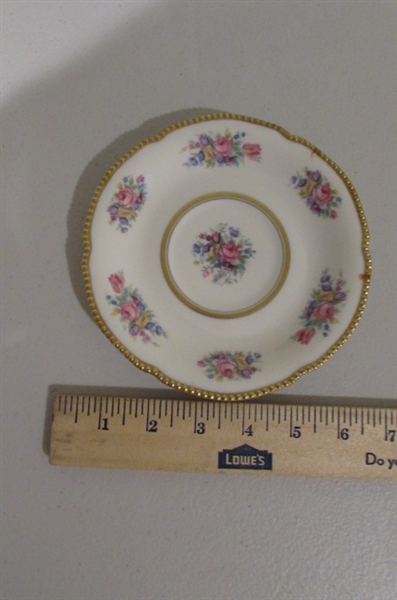 UNIQUE VINTAGE PORCELAIN PIECE & A VARIETY OF DECORATIVE PLATES