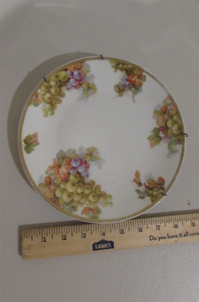 UNIQUE VINTAGE PORCELAIN PIECE & A VARIETY OF DECORATIVE PLATES