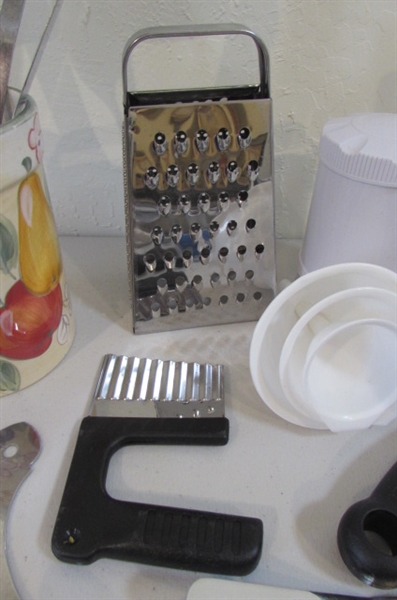 DRAWER WITH VARIOUS KITCHEN UTENSIL AND A HOLDER