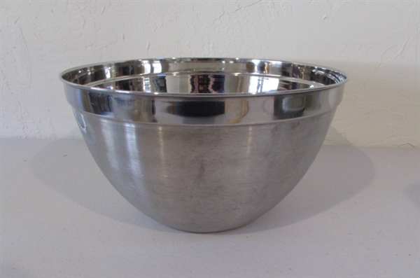 VARIOUS CAKE PANS AND DECORATING ITEMS