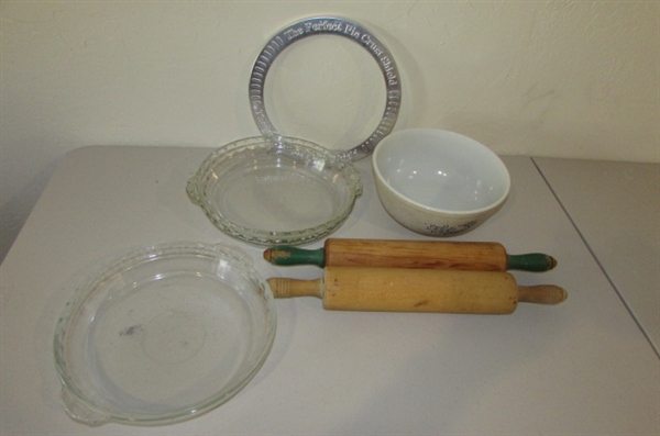 VINTAGE PYREX BOWL WITH PYREX AND GLASBAKE PIE PANS. ALSO 2 WOODEN ROLLING PINS AND A PERFECT PIE CRUST