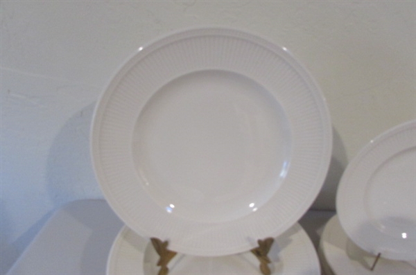 28 PIECES CREAM WEDGWOOD ENGLAND DISHWARE