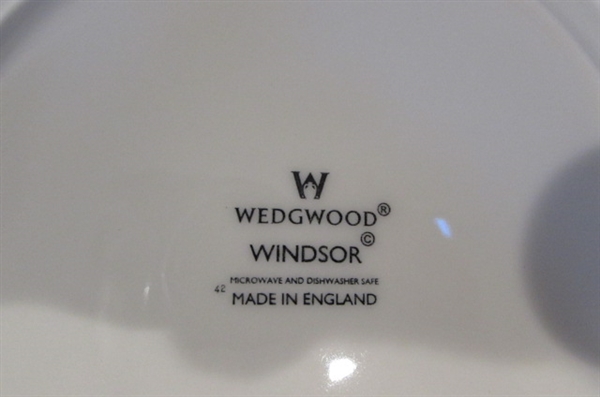 28 PIECES CREAM WEDGWOOD ENGLAND DISHWARE