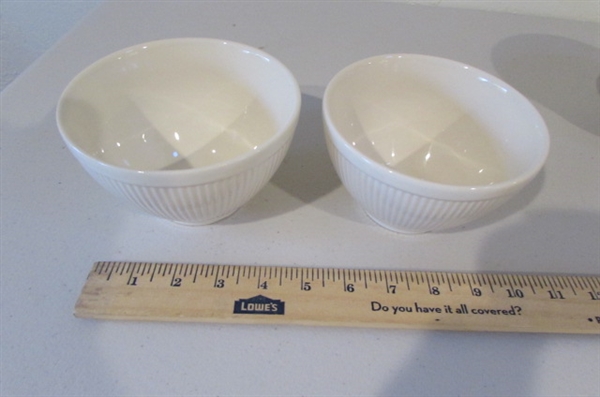 28 PIECES CREAM WEDGWOOD ENGLAND DISHWARE