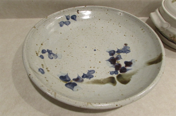 STONEWARE LARGE BOWL AND POT WITH HANDLES AND LID