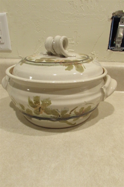 STONEWARE LARGE BOWL AND POT WITH HANDLES AND LID