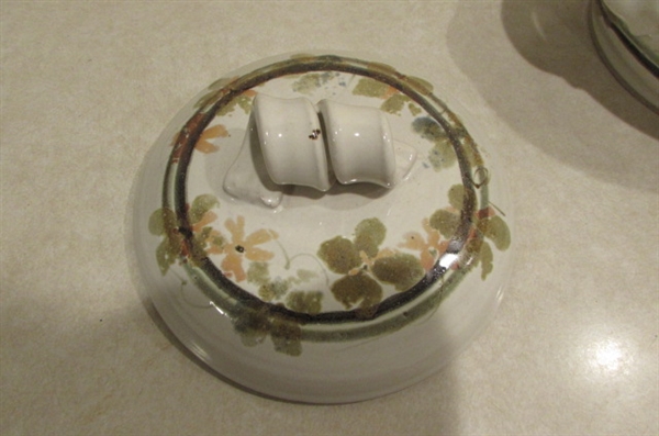 STONEWARE LARGE BOWL AND POT WITH HANDLES AND LID