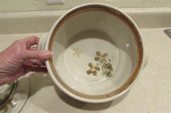 STONEWARE LARGE BOWL AND POT WITH HANDLES AND LID