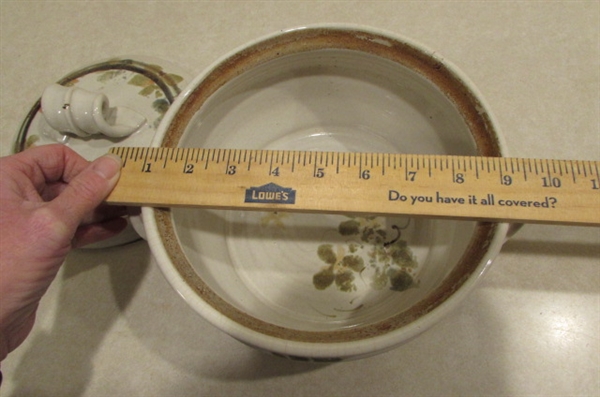 STONEWARE LARGE BOWL AND POT WITH HANDLES AND LID