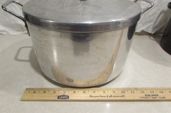 SPECKLED ENAMELWARE DOUBLE BOILER AND LARGE POT WITH LID