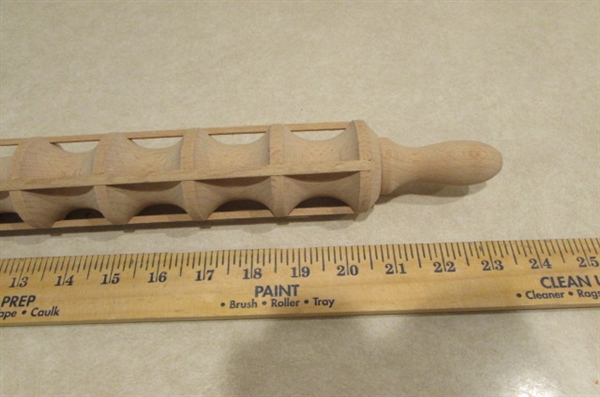 VARIOUS PASTA MAKING ACCESSORIES AND WOOD ROLLING PIN