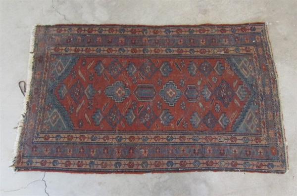 WOVEN THROW RUG