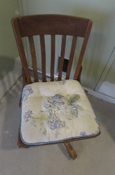 VINTAGE WOOD OFFICE CHAIR ON WHEELS WITH PADDED FLORAL CUSHION