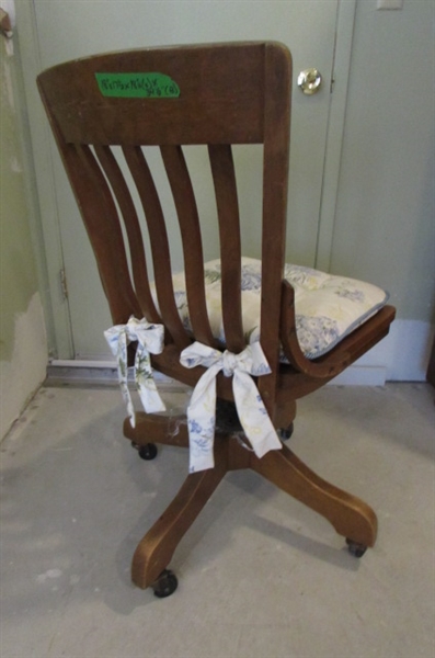 VINTAGE WOOD OFFICE CHAIR ON WHEELS WITH PADDED FLORAL CUSHION