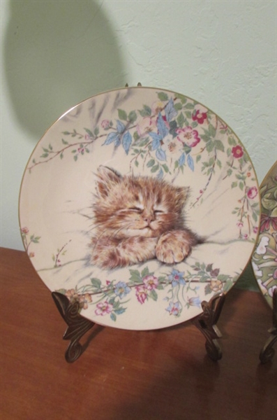 BRASS CAT STATUE WITH WOODEN MOUSE AND DECORATIVE CAT PLATES AND A BOWL