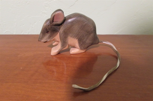 BRASS CAT STATUE WITH WOODEN MOUSE AND DECORATIVE CAT PLATES AND A BOWL