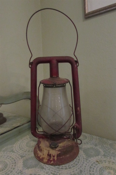 PAUL'S VINTAGE OIL LANTERN