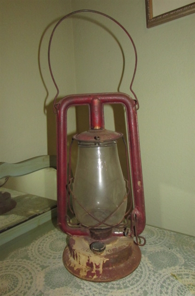 PAUL'S VINTAGE OIL LANTERN