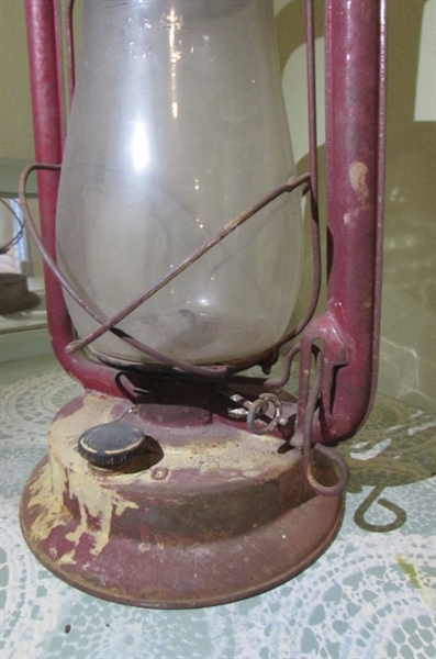 PAUL'S VINTAGE OIL LANTERN