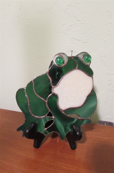 FROGS, A GNOME & MORE - PLANTERS & DECORATIONS