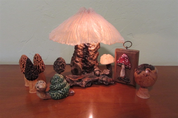 MUSHROOM LAMP WITH MORE MUSHROOMS