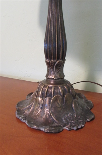 VICTORIAN SLAG GLASS SHADE ON METAL FLOWER LAMP BASE