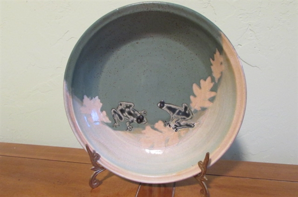 FROG BOWL WITH MATCHING VASE, AND A SEPERATE FROG PLATTER