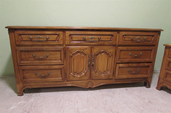 LOVELY 9 DRAWER MAPLE DRESSER