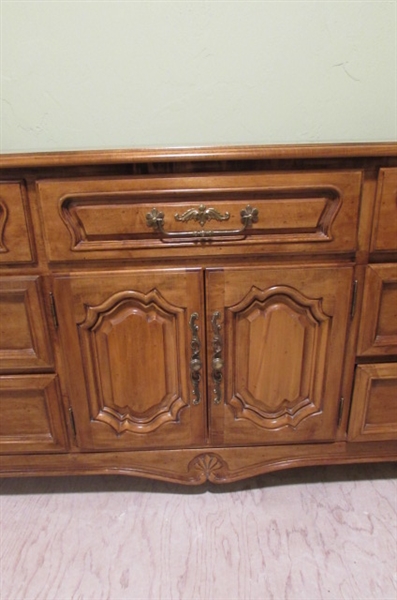 LOVELY 9 DRAWER MAPLE DRESSER