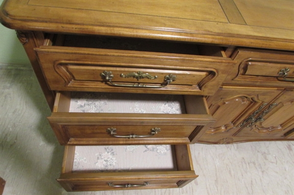 LOVELY 9 DRAWER MAPLE DRESSER