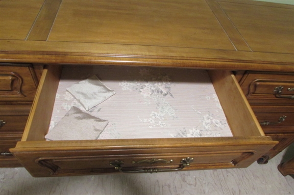 LOVELY 9 DRAWER MAPLE DRESSER