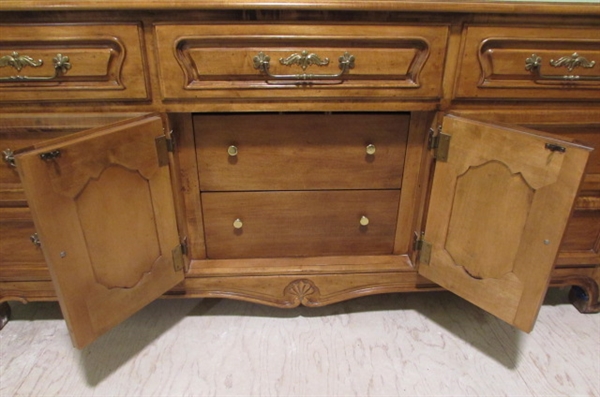 LOVELY 9 DRAWER MAPLE DRESSER