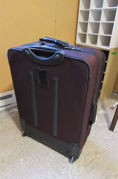 SUITCASES SO YOU CAN TRAVEL IN STYLE