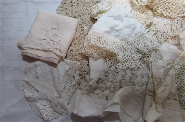 ASSORTMENT OF DOILIES