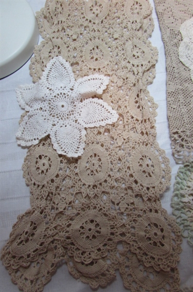 ASSORTMENT OF DOILIES