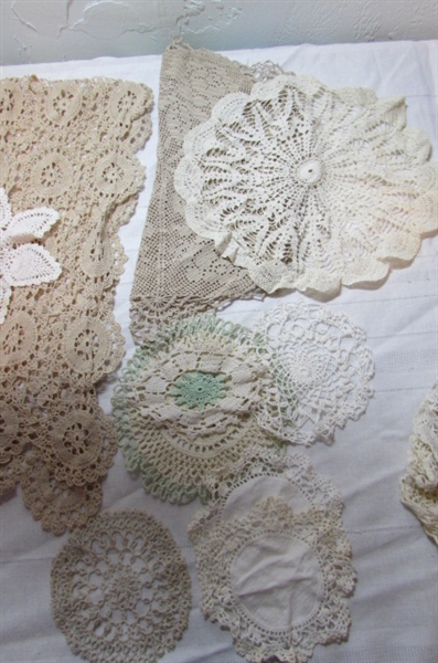 ASSORTMENT OF DOILIES