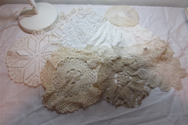 ASSORTMENT OF DOILIES