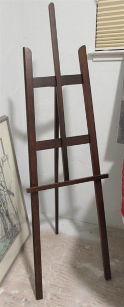 WOODEN EASEL