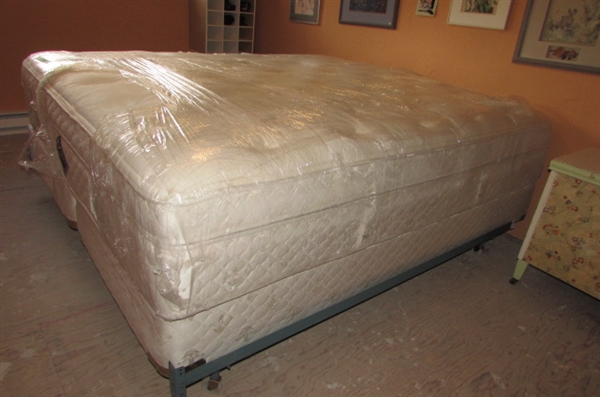 KING SIZE PILLOWTOP MATTRESS/BOX SPRINGS W/METAL FRAME