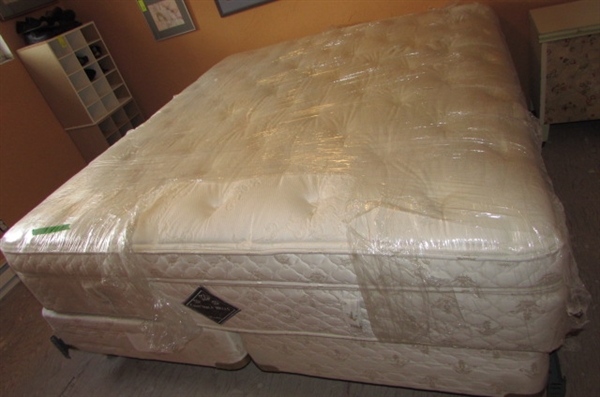 KING SIZE PILLOWTOP MATTRESS/BOX SPRINGS W/METAL FRAME