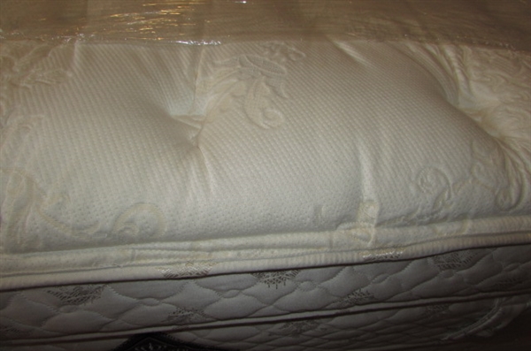 KING SIZE PILLOWTOP MATTRESS/BOX SPRINGS W/METAL FRAME