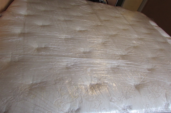 KING SIZE PILLOWTOP MATTRESS/BOX SPRINGS W/METAL FRAME