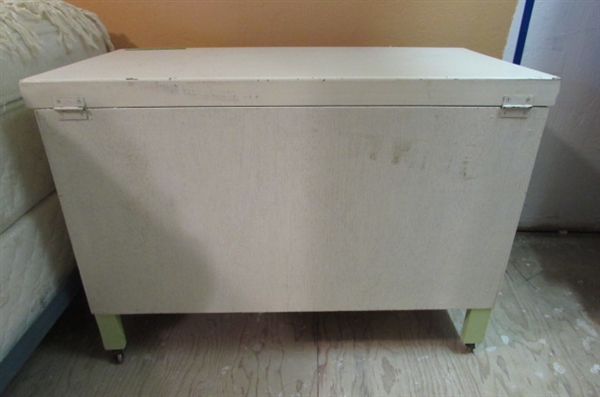 VINTAGE STORAGE CHEST W/WHEELS