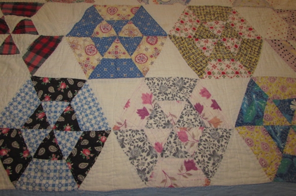 BEAUTIFUL HANDMADE ANTIQUE OCTAGON PATTERN QUILT